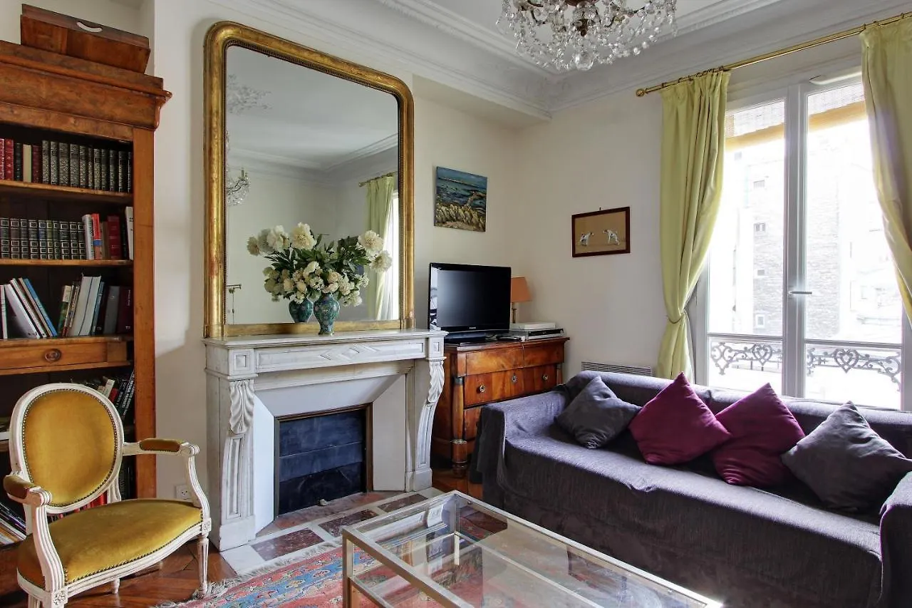 Апартаменты 210176 - Comfortable For 6 People In The Heart Of The Grands Boulevards *
