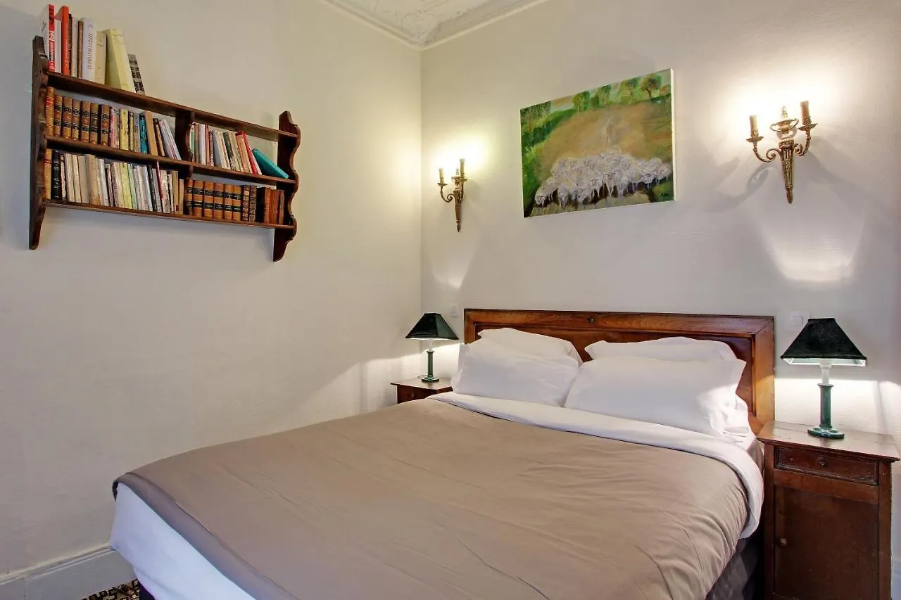 Апартаменты 210176 - Comfortable For 6 People In The Heart Of The Grands Boulevards
